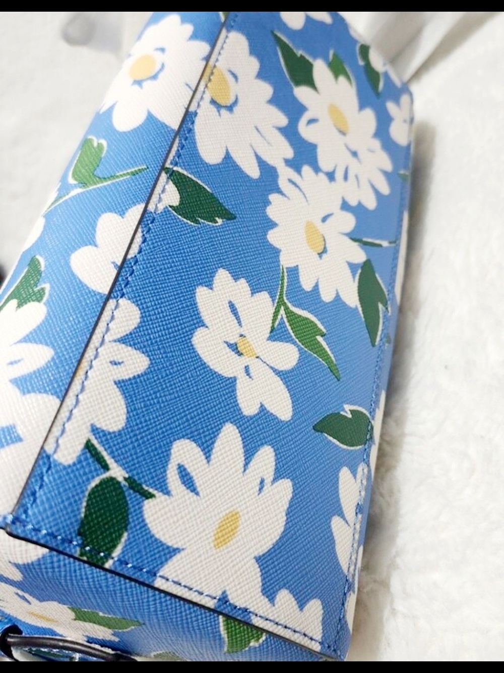 Kate Spade Charming Daisy - Picture 4 of 4